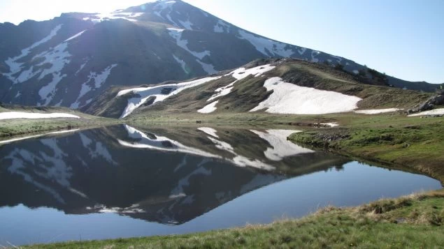 Δρακόλιμνη του Λύγκα: Οι θρύλοι της περιοχής μέσα από μια επίσκεψη από ψηλά – Δείτε το βίντεο